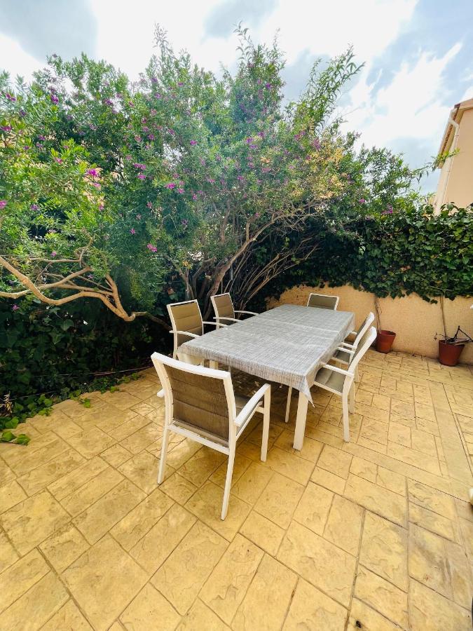 Вилла Beautiful Independent House Льюкмайор Экстерьер фото